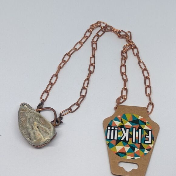 'Caracolito' Natural Druzy Shell & Tigers Eye Necklace - Picture 5 of 9